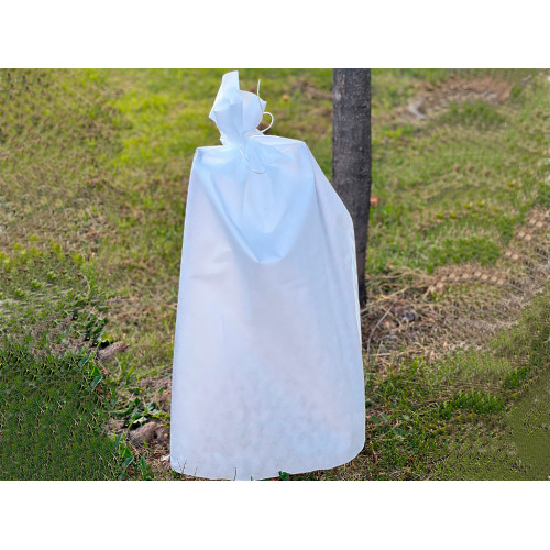 Укрытие для молодых деревьев на зиму  Укрытие для молодых деревьев на зиму