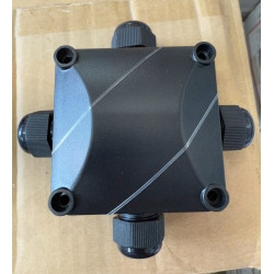 Муфта водонепроницаемая герметичная 70х70х40 IP66 4 ввода с клеммами 3pin, черный