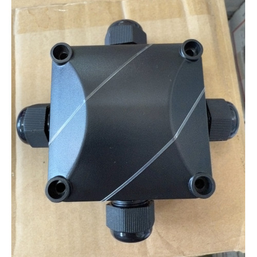 Муфта водонепроницаемая герметичная 70х70х40 IP66 4 ввода с клеммами 3pin, черный